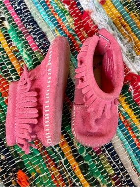 Minnetonka Pink Fringe Baby Moccasins Infant Toddler 4